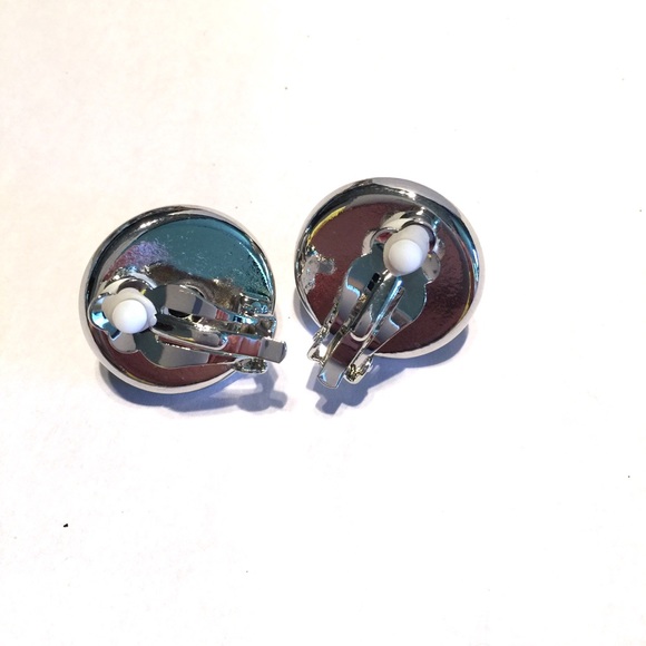 Clip on earrings black - Picture 2 of 3